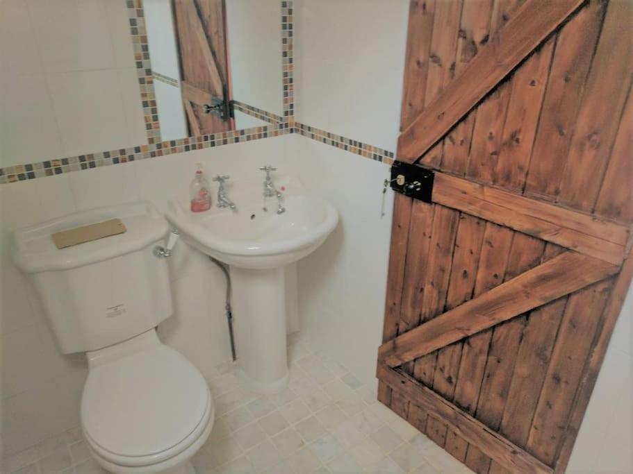 Stunning Barn Conversion Ideal For Large Families Bildeston Extérieur photo
