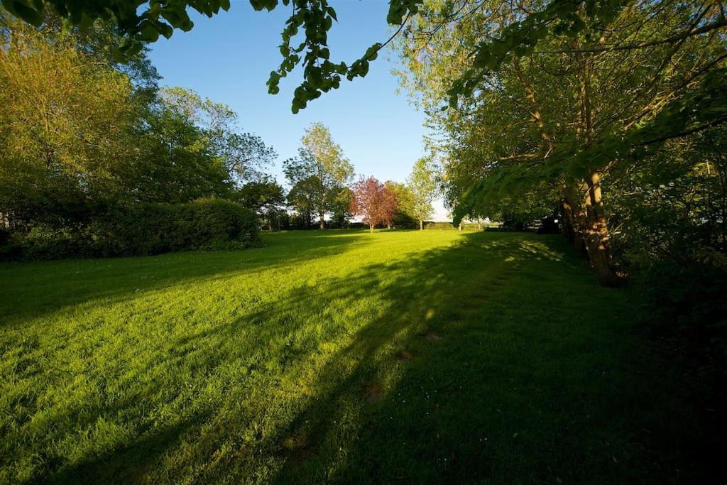 Stunning Barn Conversion Ideal For Large Families Bildeston Extérieur photo