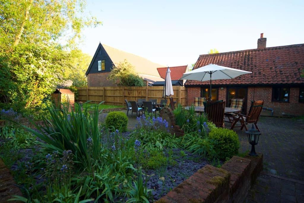 Stunning Barn Conversion Ideal For Large Families Bildeston Extérieur photo
